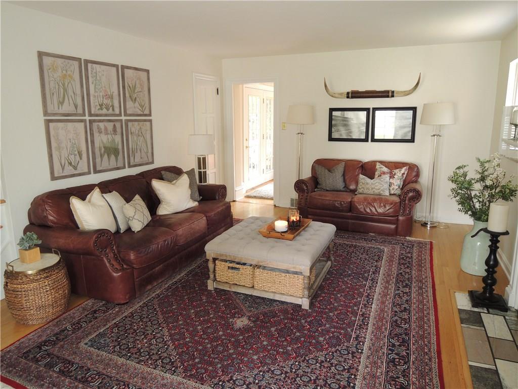 466 Old Farm Road Pittsburgh, PA 15228 - Photo 3 of 25