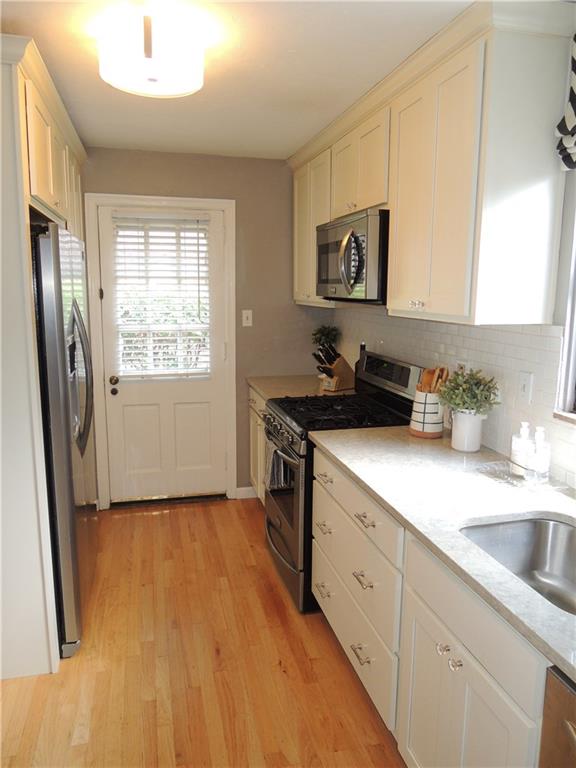 466 Old Farm Road Pittsburgh, PA 15228 - Photo 8 of 25