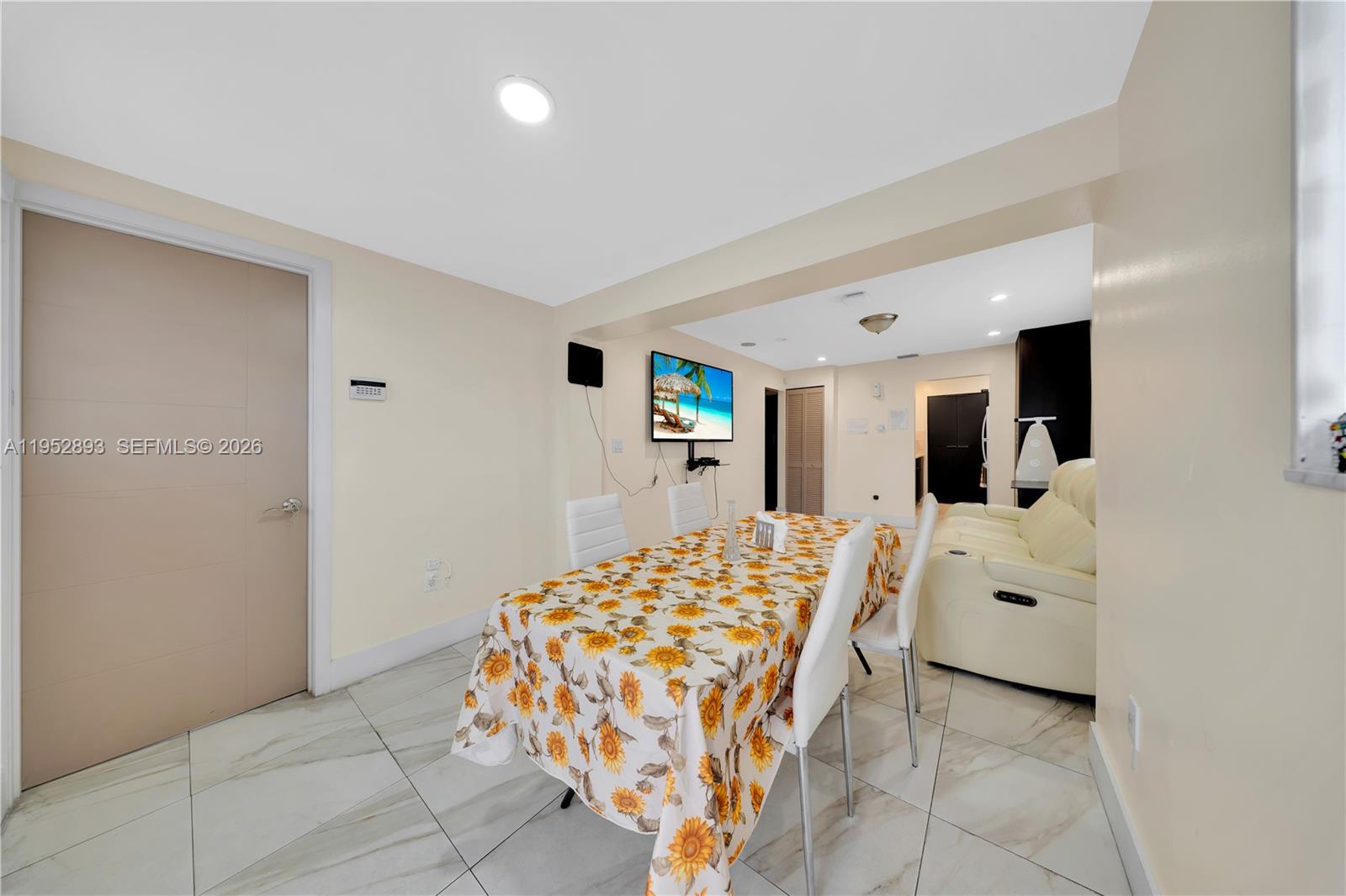 458 East 20th Street Hialeah, FL 33013 - Photo 6 of 54 Photo 6