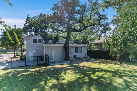 $850,000 | 1410 East 11th Street, Austin, TX 78702