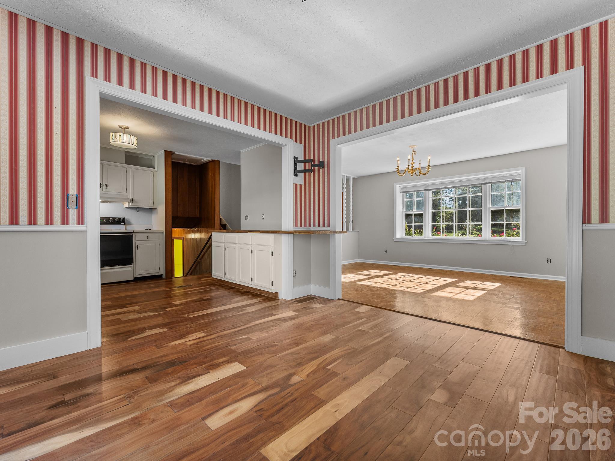 87 Underhill Road Hendersonville, NC 28792 - Photo 15 of 48 Gallery Image 15