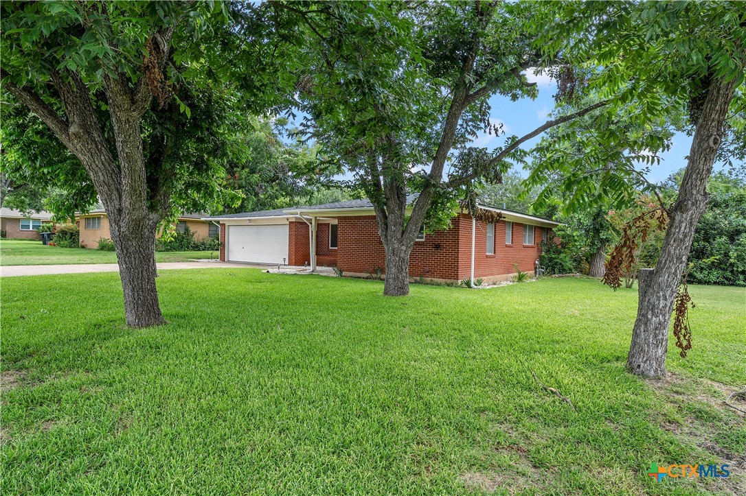 2417 Robin Road Temple, TX 76502 - Photo 2 of 27 Front Yard- Corner lot