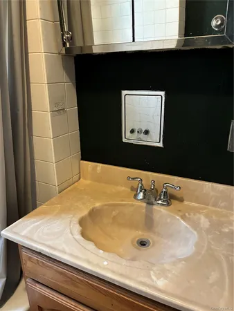 $3,300 | 6 Pavilion Road, Suffern, NY 10901