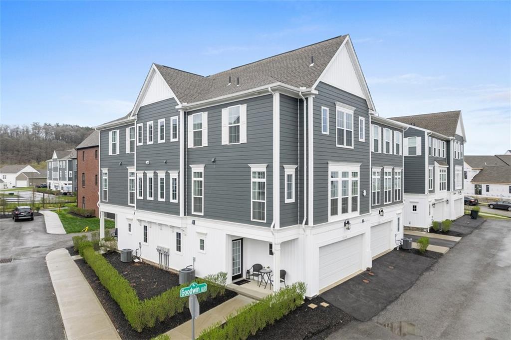 3100 Goodwin Alley Bridgeville, PA 15017 - Photo 2 of 41