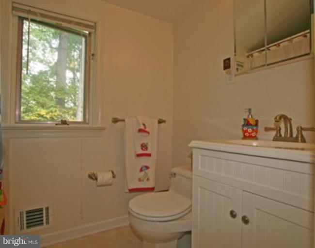 4015 25th Road North Arlington, VA 22207 - Photo 13 of 21 Bath #1