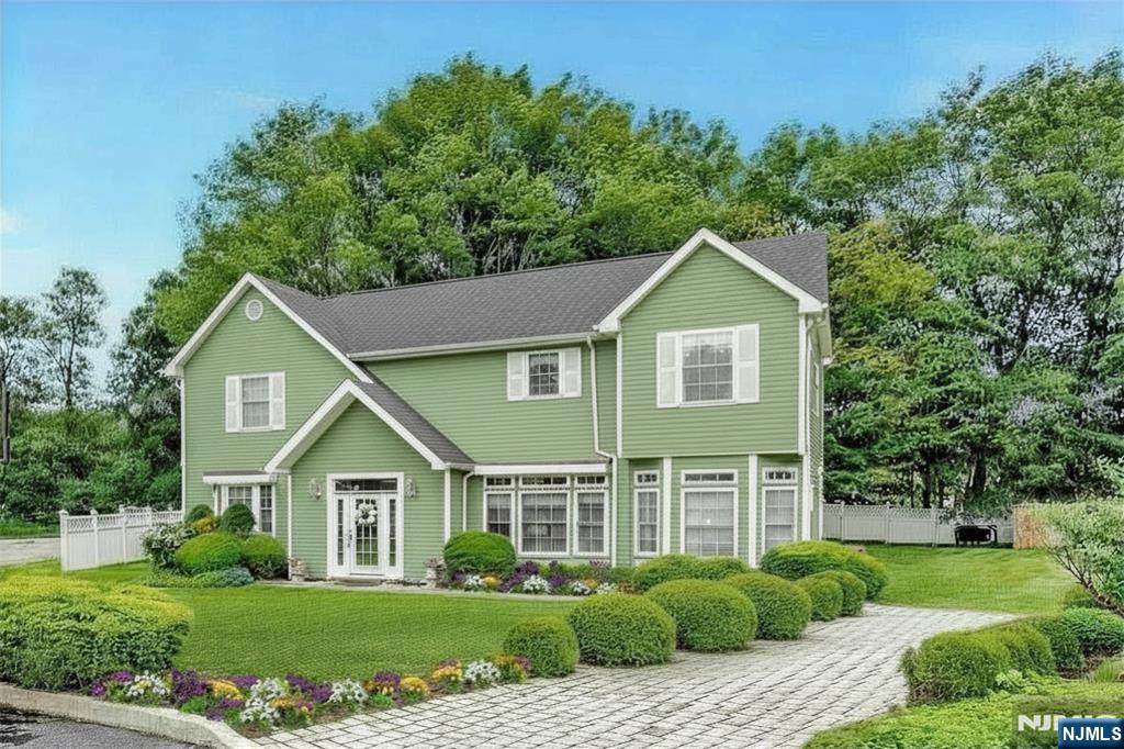 8 Mary Court Mahwah, NJ 07430 - Photo 1 of 25