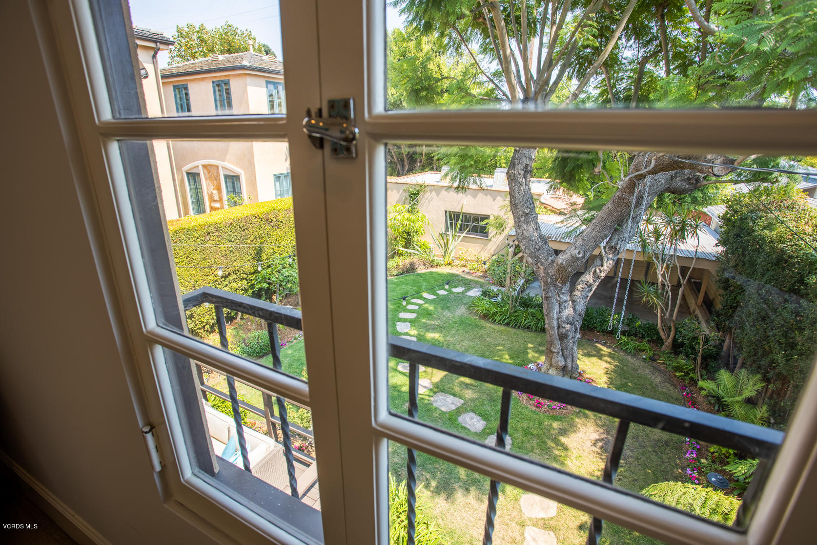12252 Gorham Avenue Los Angeles, CA 90049 - Photo 43 of 59 a view of a porch