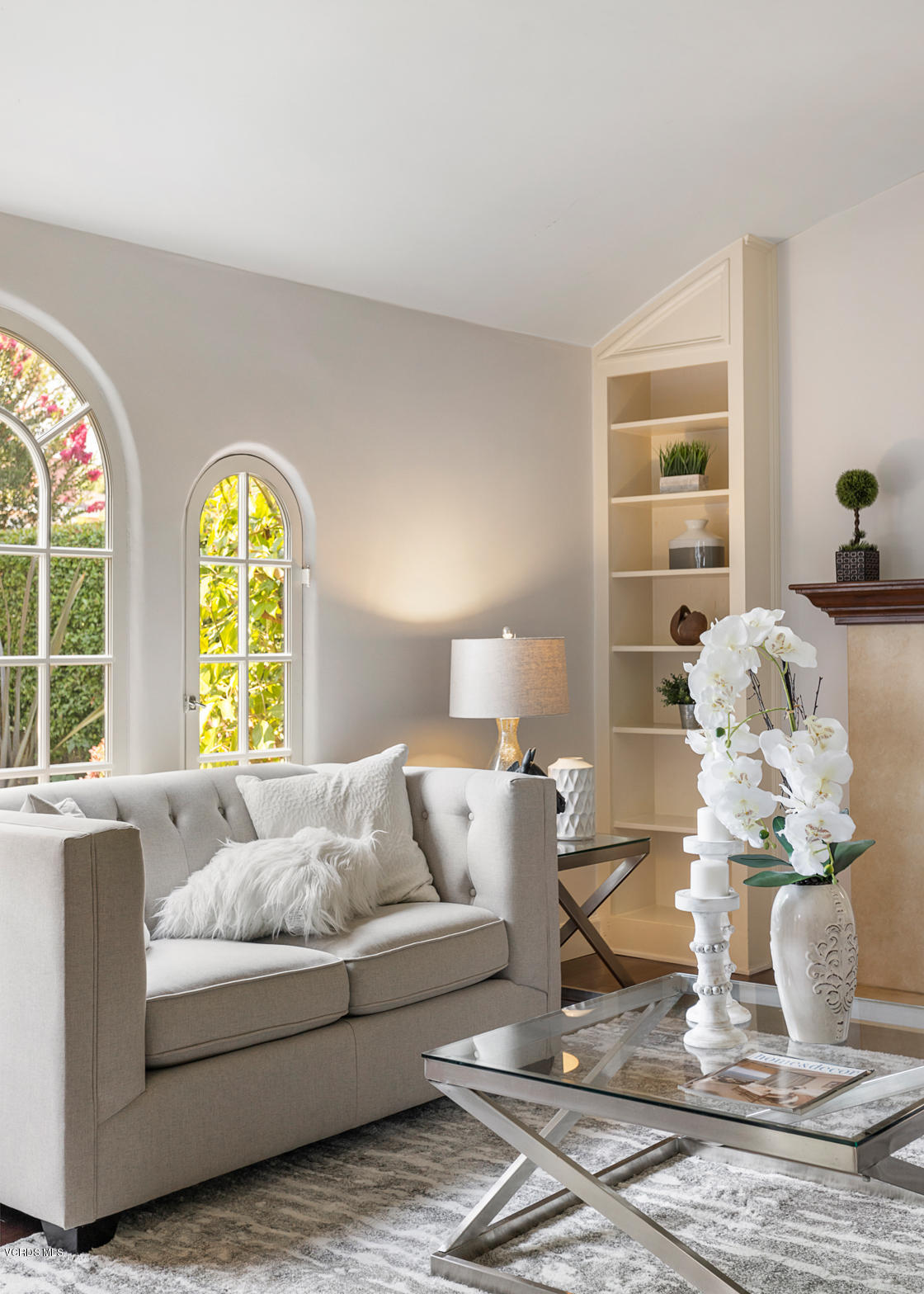 12252 Gorham Avenue Los Angeles, CA 90049 - Photo 49 of 59 a living room with furniture and window