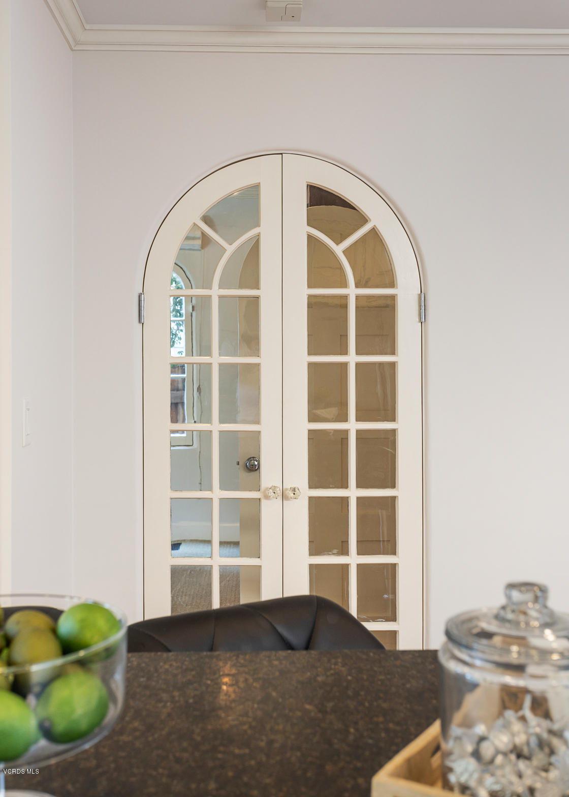 12252 Gorham Avenue Los Angeles, CA 90049 - Photo 52 of 59 a view of a livingroom with wooden floor and a window