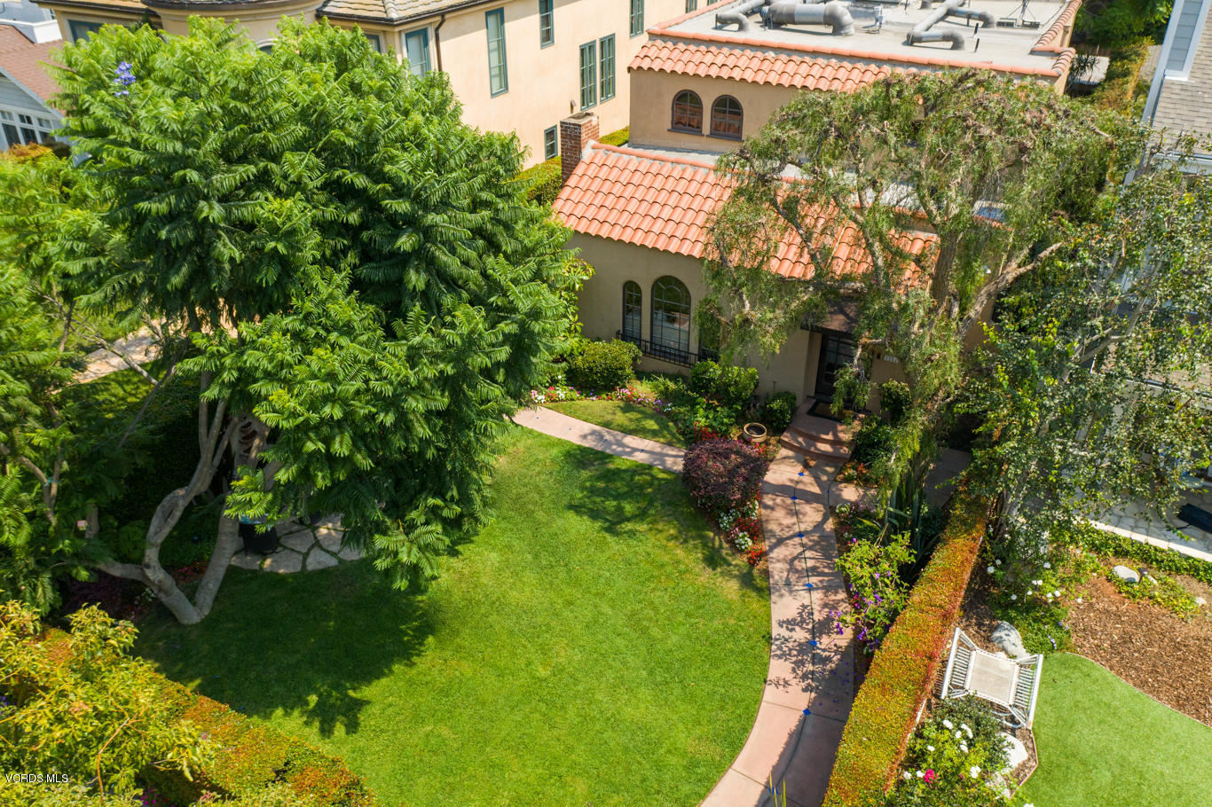 12252 Gorham Avenue Los Angeles, CA 90049 - Photo 54 of 59 a view of a house with a garden