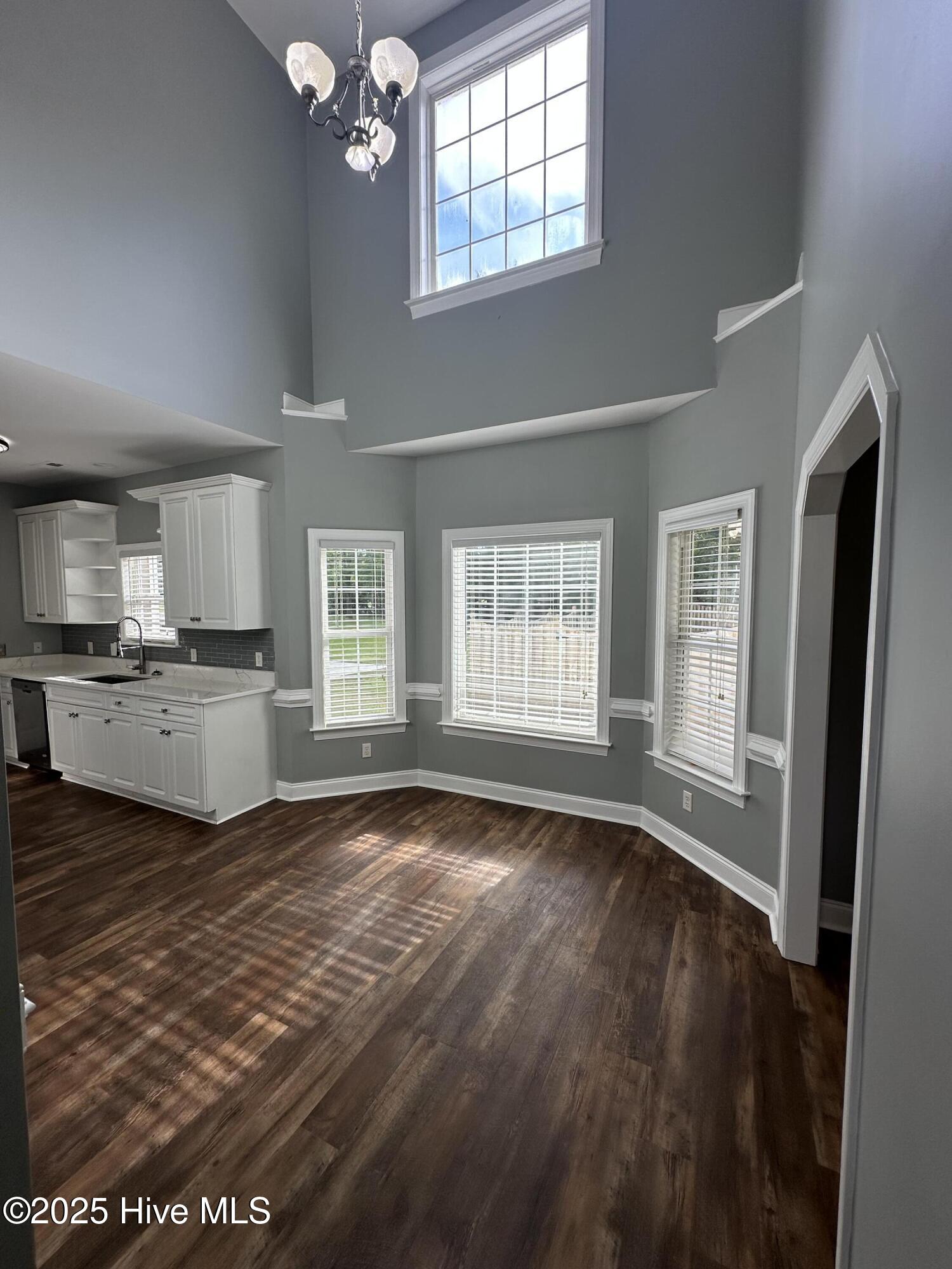 979 Cheshire Road Rocky Point, NC 28457 - Photo 15 of 54 Kitchen/Dining Area