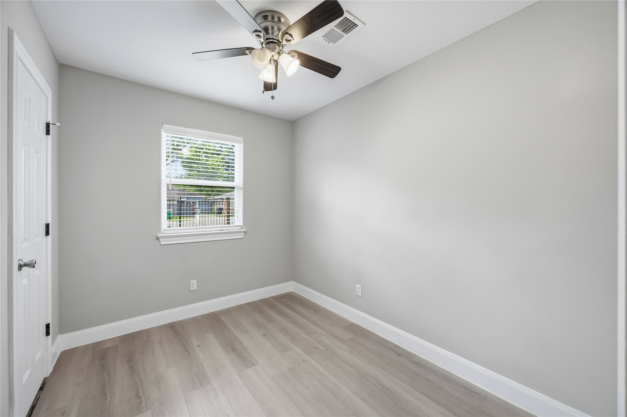 8129 Linda Vista Road Houston, TX 77028 - Photo 18 of 27