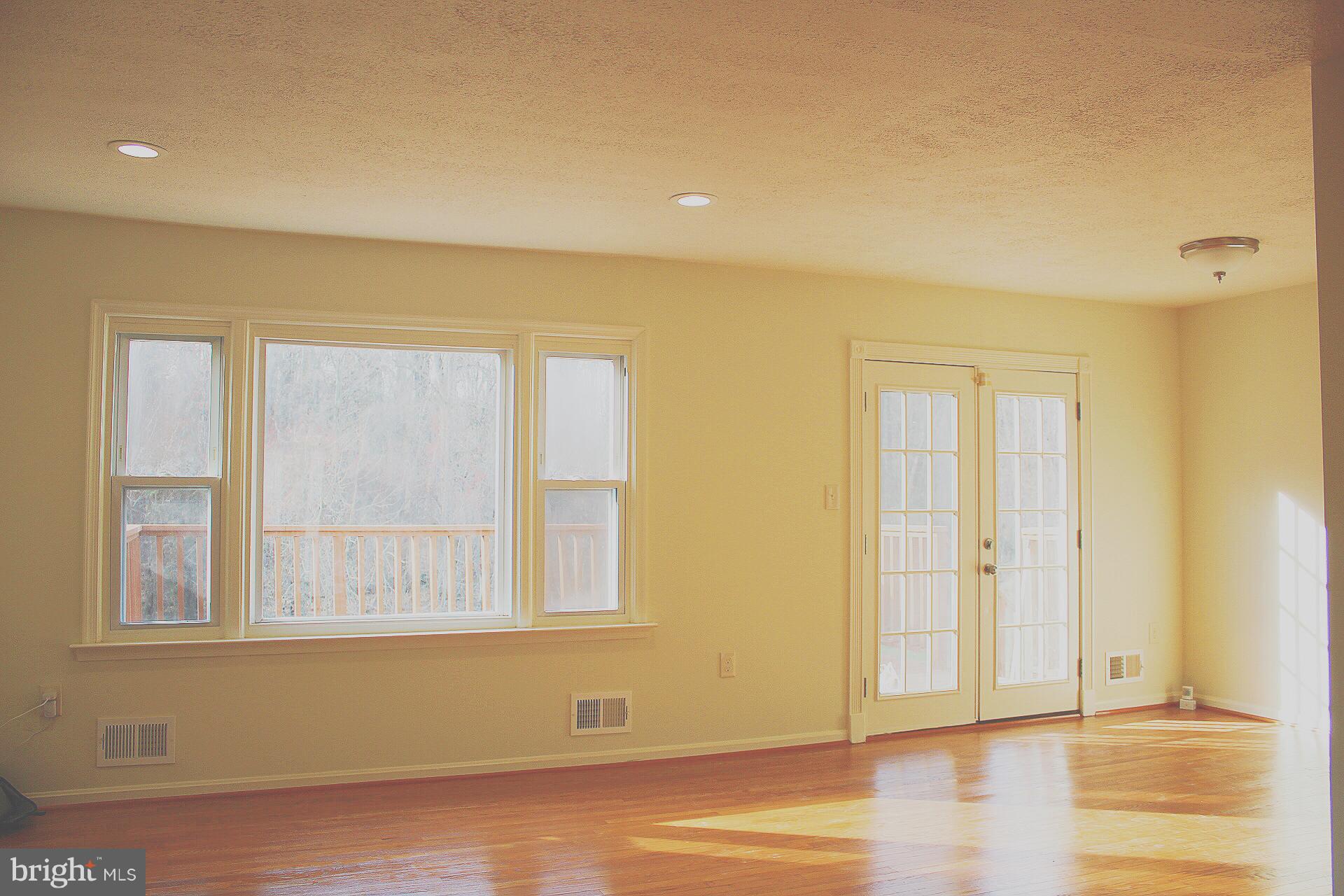 11719 Butlers Branch Road Clinton, MD 20735 - Photo 7 of 25 Living Room
