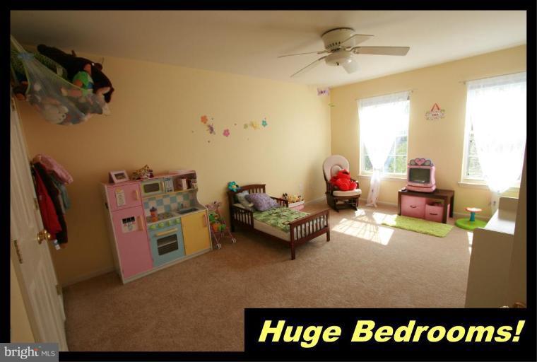 726 Monarch Ridge Road Frederick, MD 21703 - Photo 3 of 12 a living room with furniture and a window