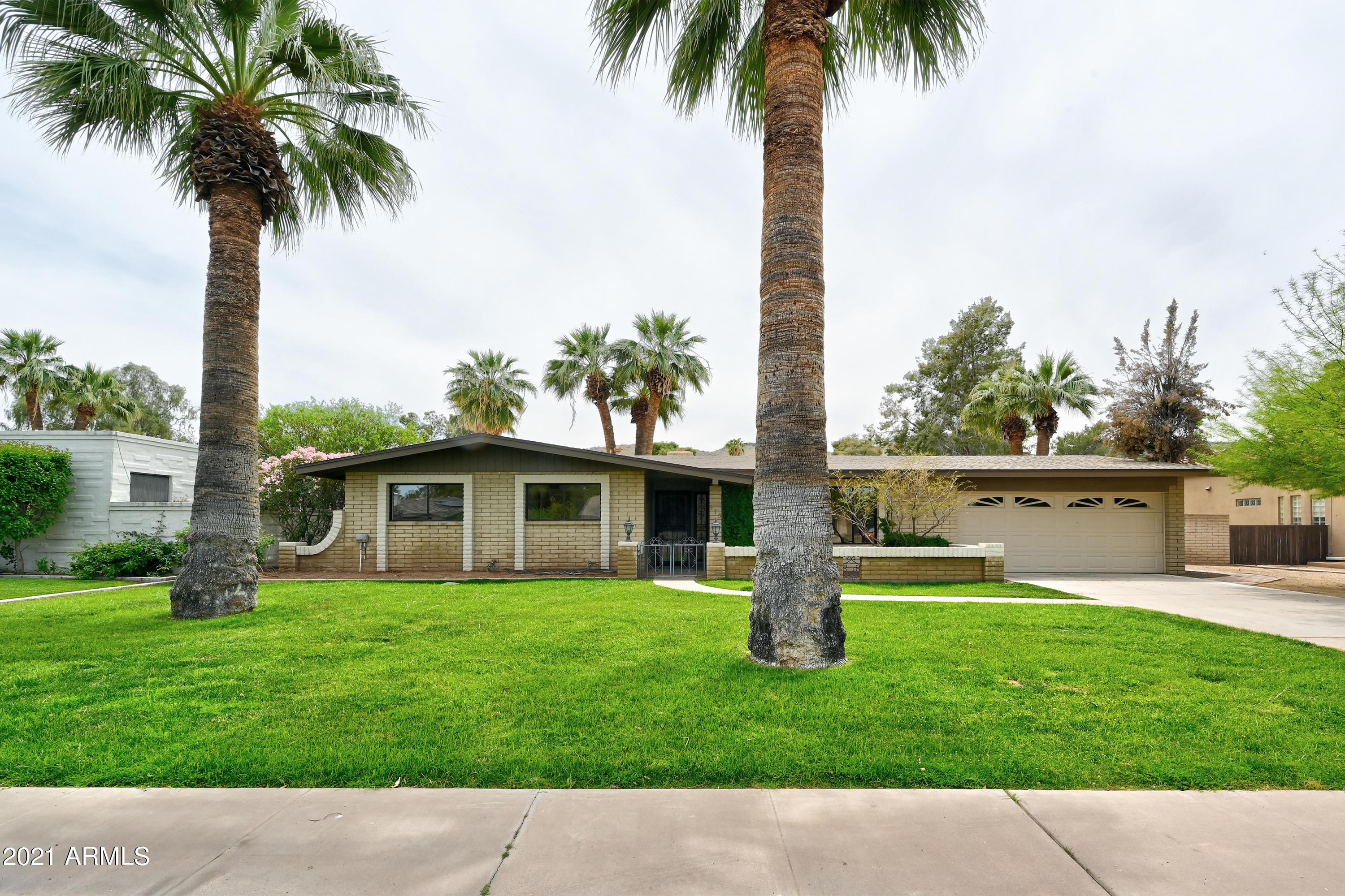 513 West Southern Hills Road Phoenix, AZ 85023 - Photo 1 of 33 Front of home!