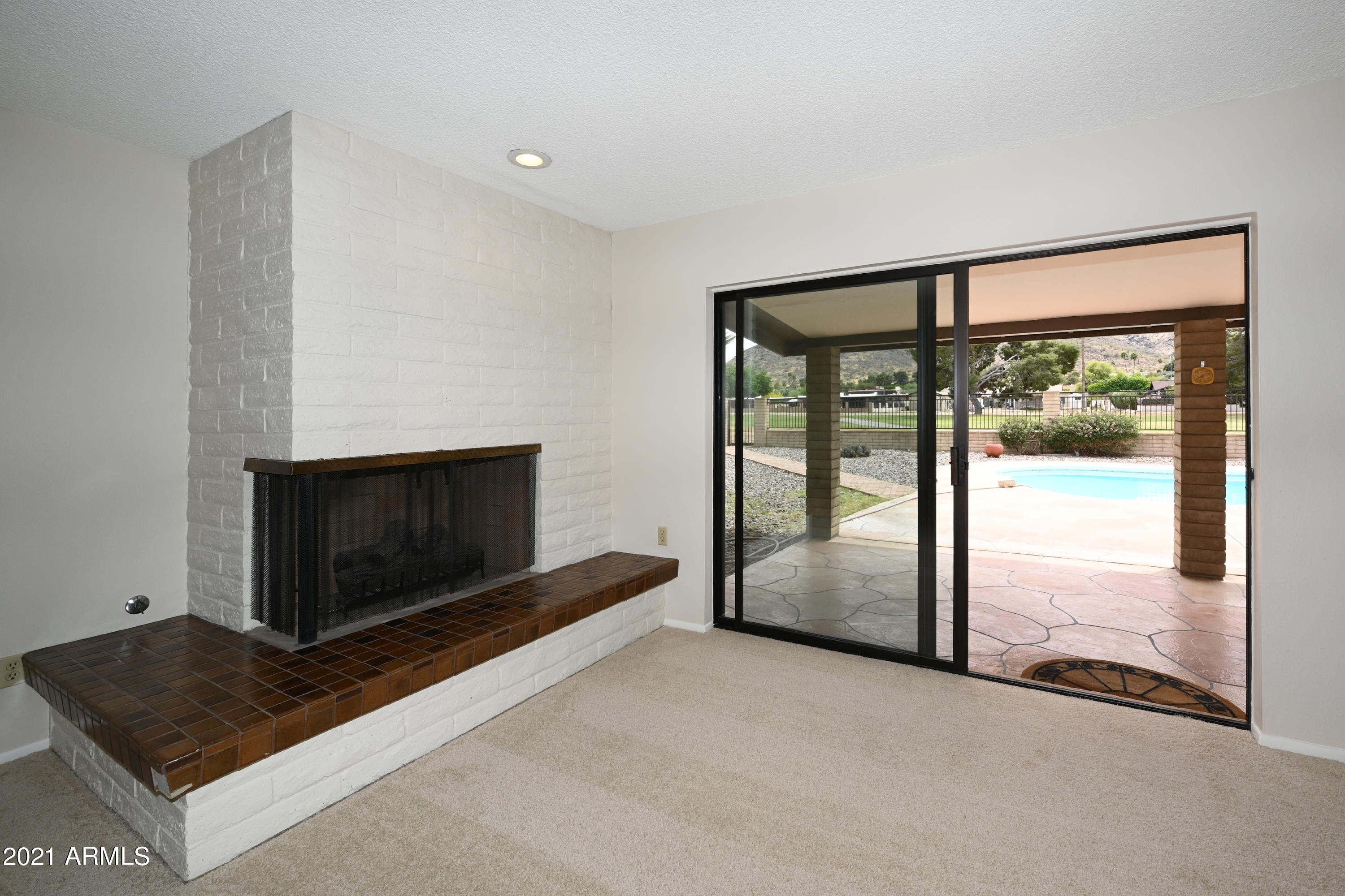 513 West Southern Hills Road Phoenix, AZ 85023 - Photo 14 of 33 Family room gas fireplace