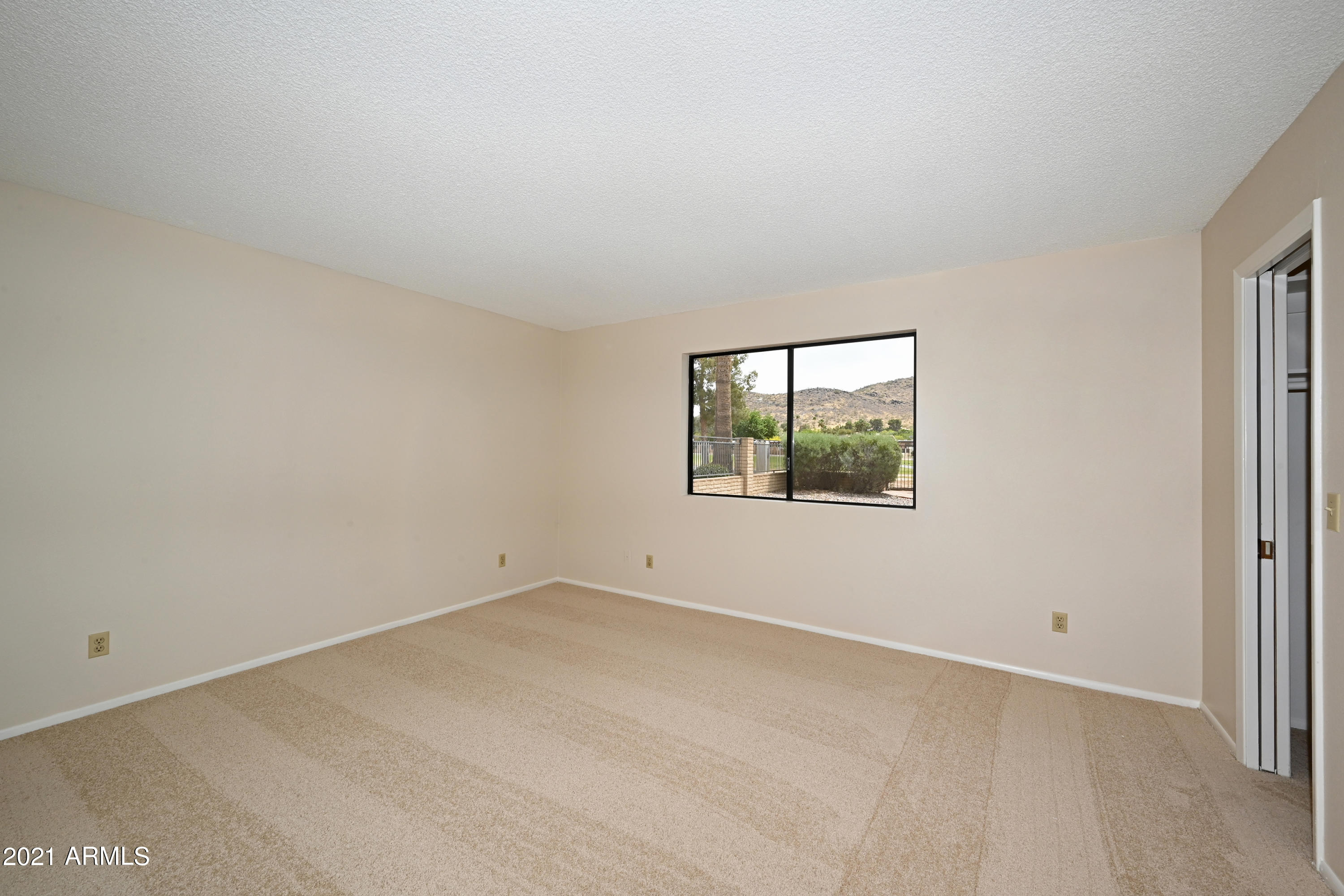 513 West Southern Hills Road Phoenix, AZ 85023 - Photo 18 of 33 Master bedroom