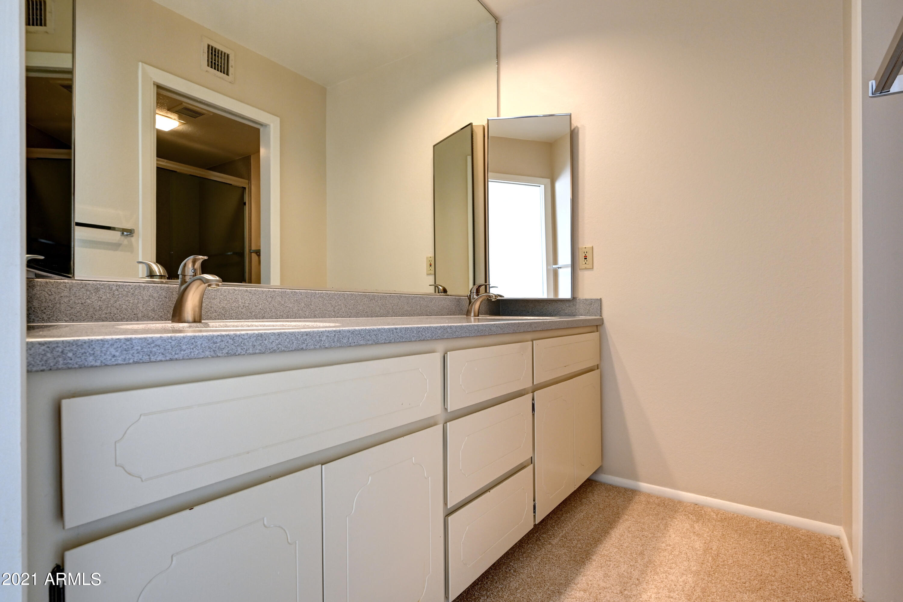 513 West Southern Hills Road Phoenix, AZ 85023 - Photo 20 of 33 Dual vanities in Master bathroom