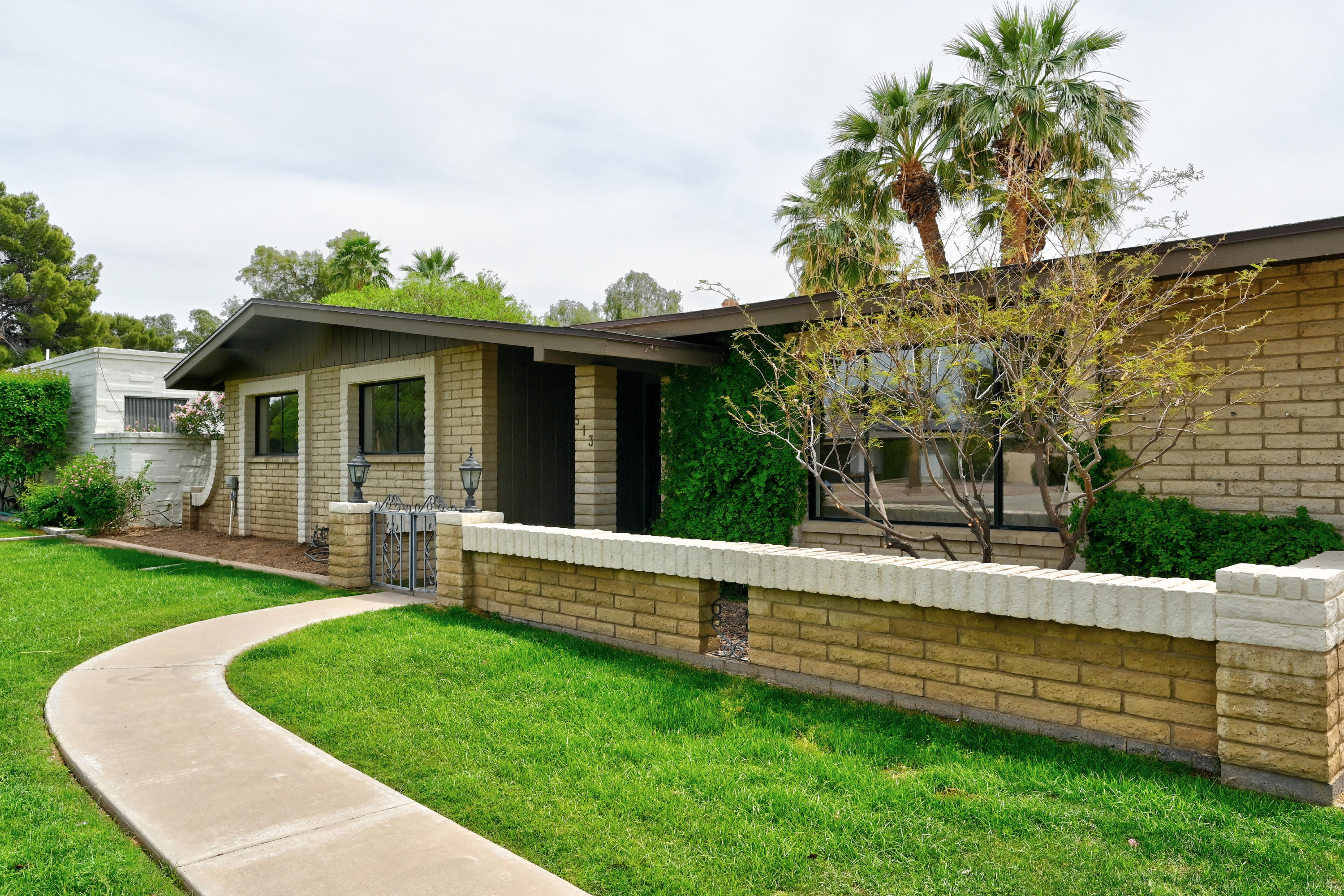513 West Southern Hills Road Phoenix, AZ 85023 - Photo 2 of 33 Front entry
