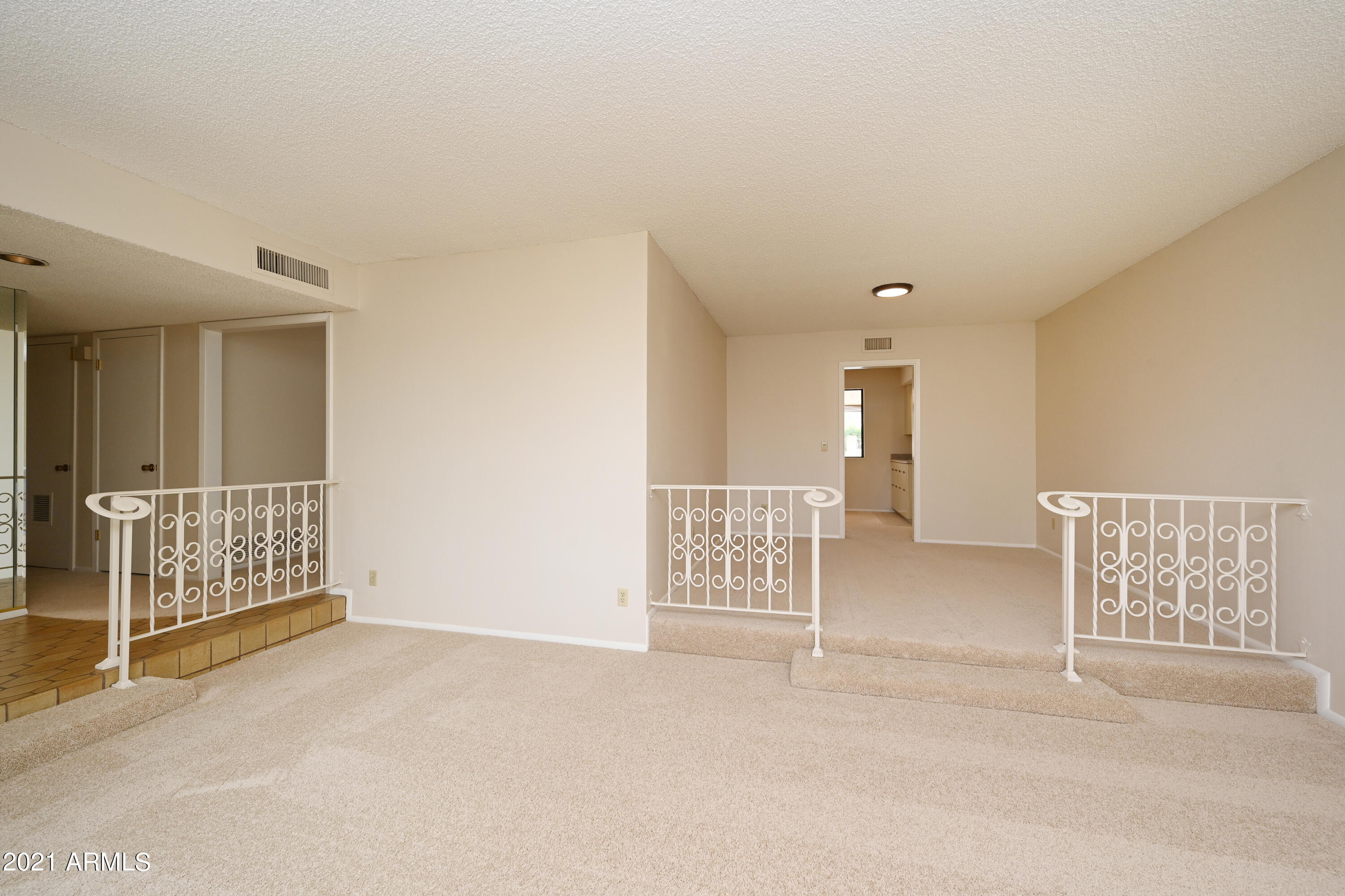 513 West Southern Hills Road Phoenix, AZ 85023 - Photo 7 of 33 Formal dining room