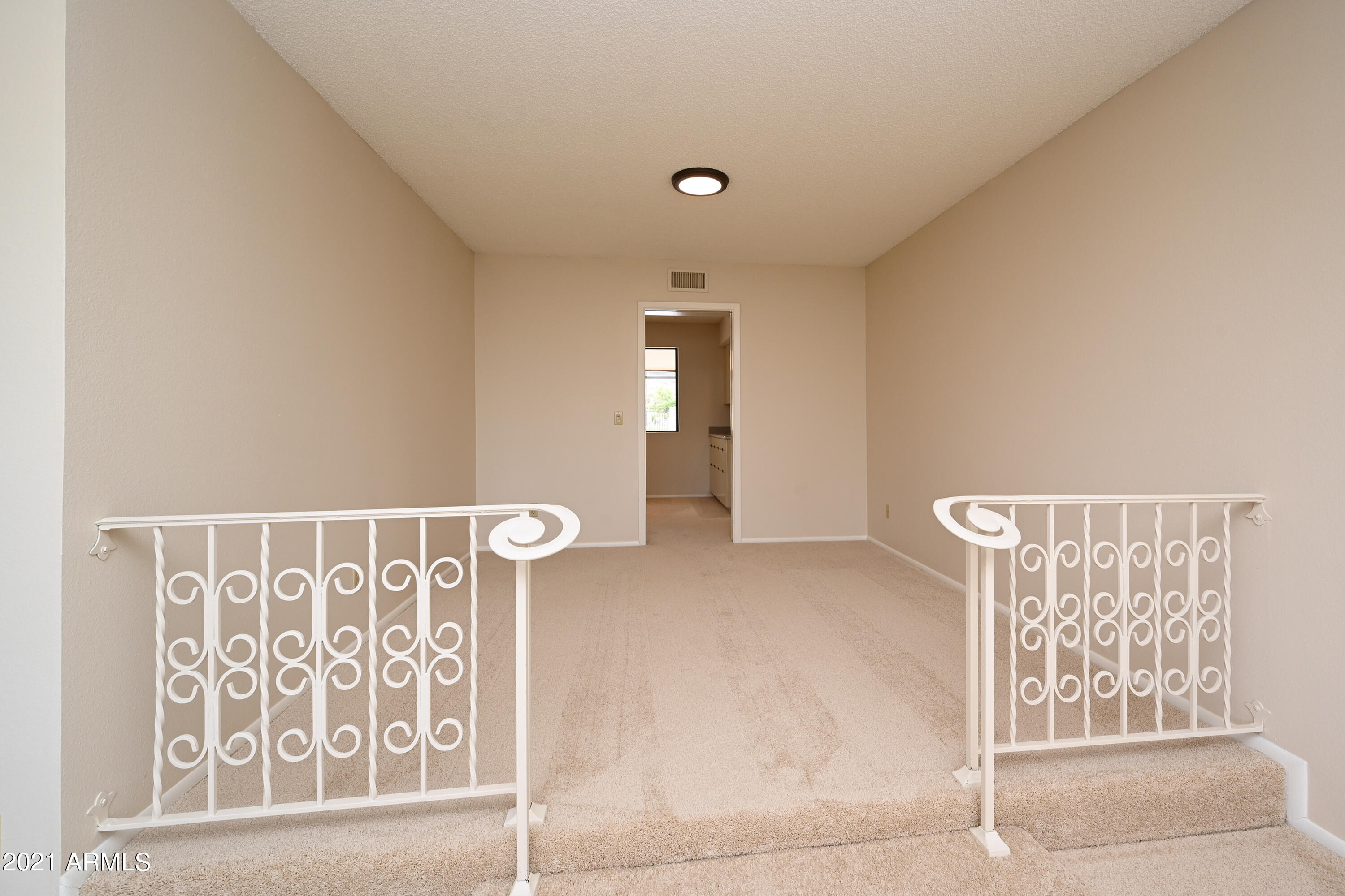 513 West Southern Hills Road Phoenix, AZ 85023 - Photo 8 of 33 Dining room