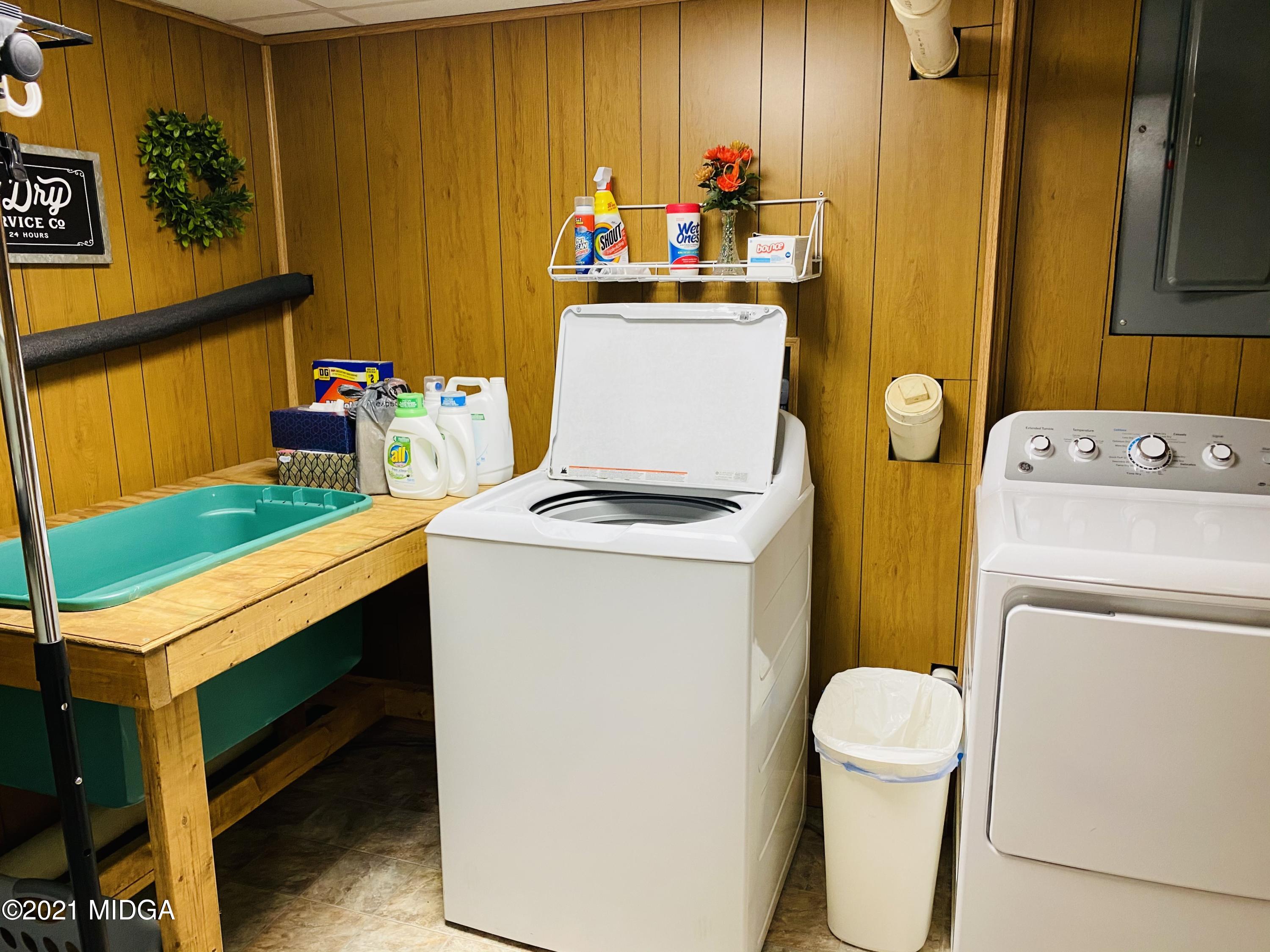 448 Huckabee Road Gray, GA 31032 - Photo 10 of 13 a utility room with dryer and washer