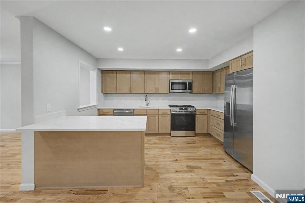 599 Apache Court Mahwah, NJ 07430 - Photo 10 of 25