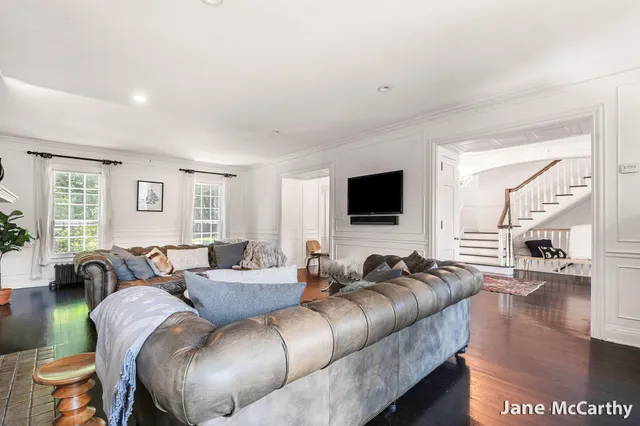 $1,899,000 | 270 Lakeside Drive Southeast, East Grand Rapids, MI 49506