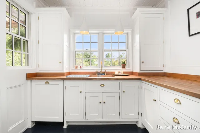 $1,899,000 | 270 Lakeside Drive Southeast, East Grand Rapids, MI 49506