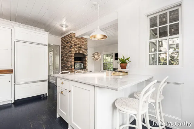 $1,899,000 | 270 Lakeside Drive Southeast, East Grand Rapids, MI 49506