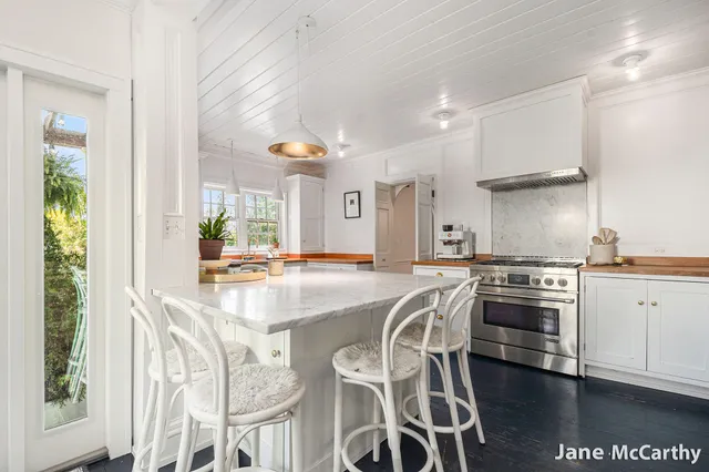 $1,899,000 | 270 Lakeside Drive Southeast, East Grand Rapids, MI 49506