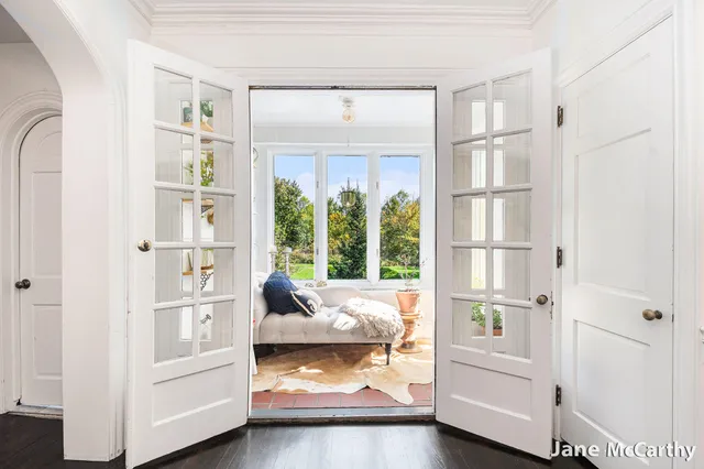 $1,899,000 | 270 Lakeside Drive Southeast, East Grand Rapids, MI 49506