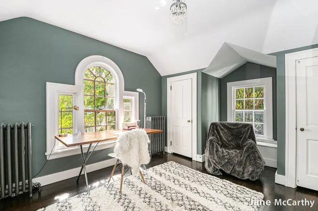 $1,899,000 | 270 Lakeside Drive Southeast, East Grand Rapids, MI 49506