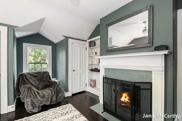 $1,899,000 | 270 Lakeside Drive Southeast, East Grand Rapids, MI 49506