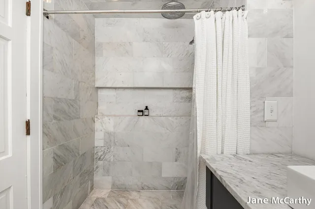 $1,899,000 | 270 Lakeside Drive Southeast, East Grand Rapids, MI 49506