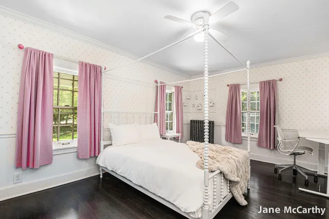 $1,899,000 | 270 Lakeside Drive Southeast, East Grand Rapids, MI 49506