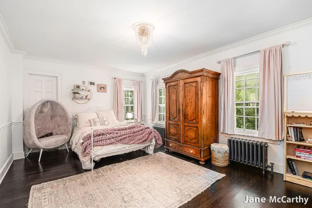 $1,899,000 | 270 Lakeside Drive Southeast, East Grand Rapids, MI 49506