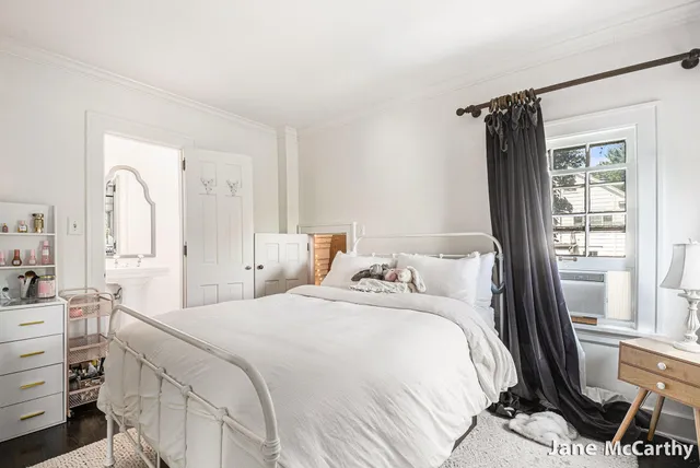 $1,899,000 | 270 Lakeside Drive Southeast, East Grand Rapids, MI 49506