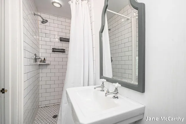 $1,899,000 | 270 Lakeside Drive Southeast, East Grand Rapids, MI 49506