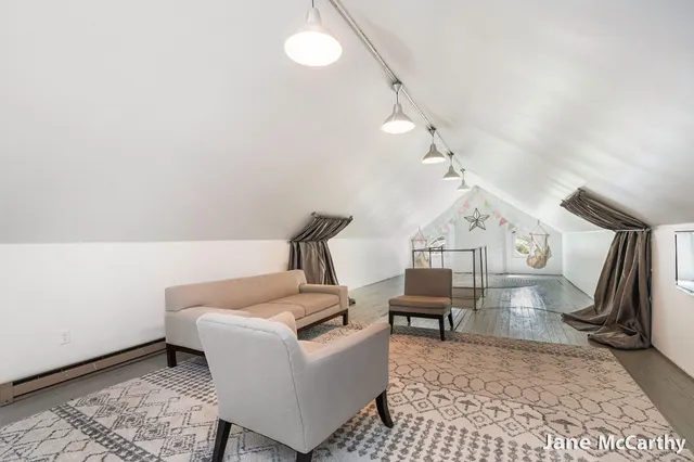 $1,899,000 | 270 Lakeside Drive Southeast, East Grand Rapids, MI 49506