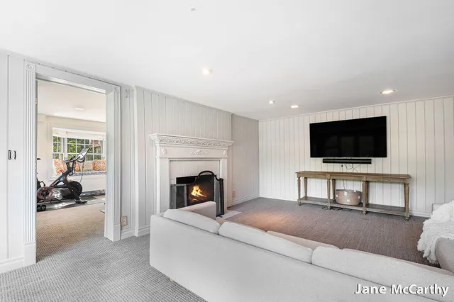 $1,899,000 | 270 Lakeside Drive Southeast, East Grand Rapids, MI 49506