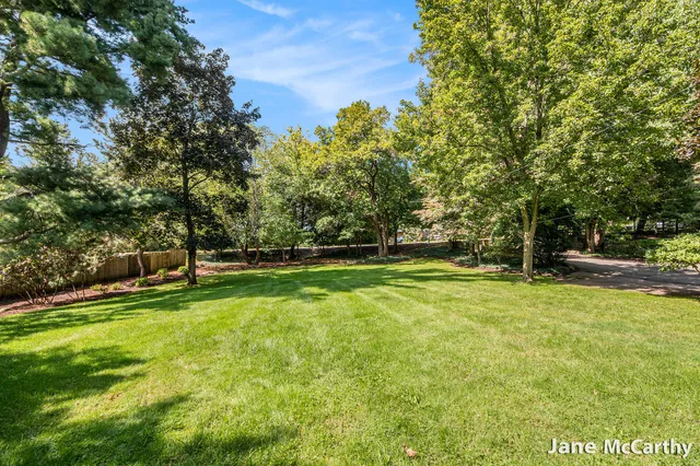 $1,899,000 | 270 Lakeside Drive Southeast, East Grand Rapids, MI 49506