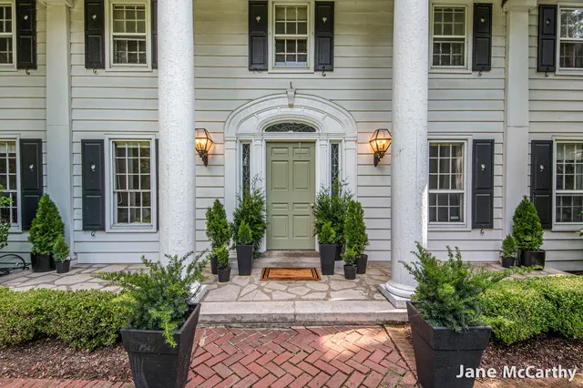 $1,899,000 | 270 Lakeside Drive Southeast, East Grand Rapids, MI 49506