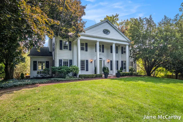 $1,899,000 | 270 Lakeside Drive Southeast, East Grand Rapids, MI 49506