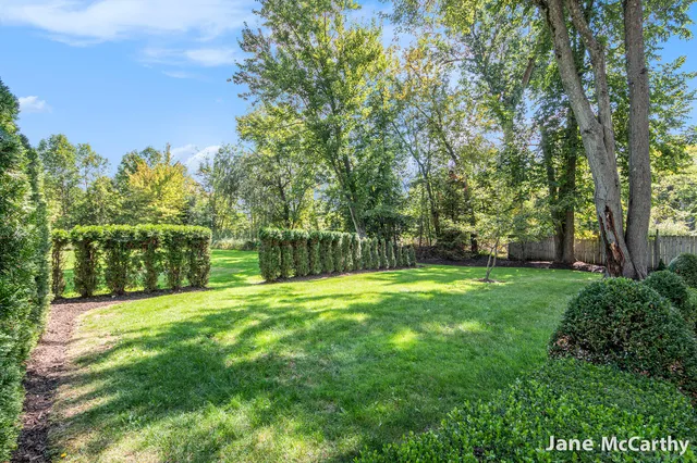 $1,899,000 | 270 Lakeside Drive Southeast, East Grand Rapids, MI 49506