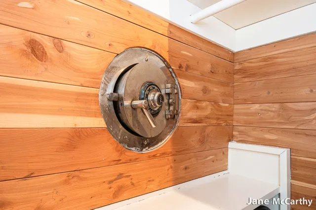 $1,899,000 | 270 Lakeside Drive Southeast, East Grand Rapids, MI 49506