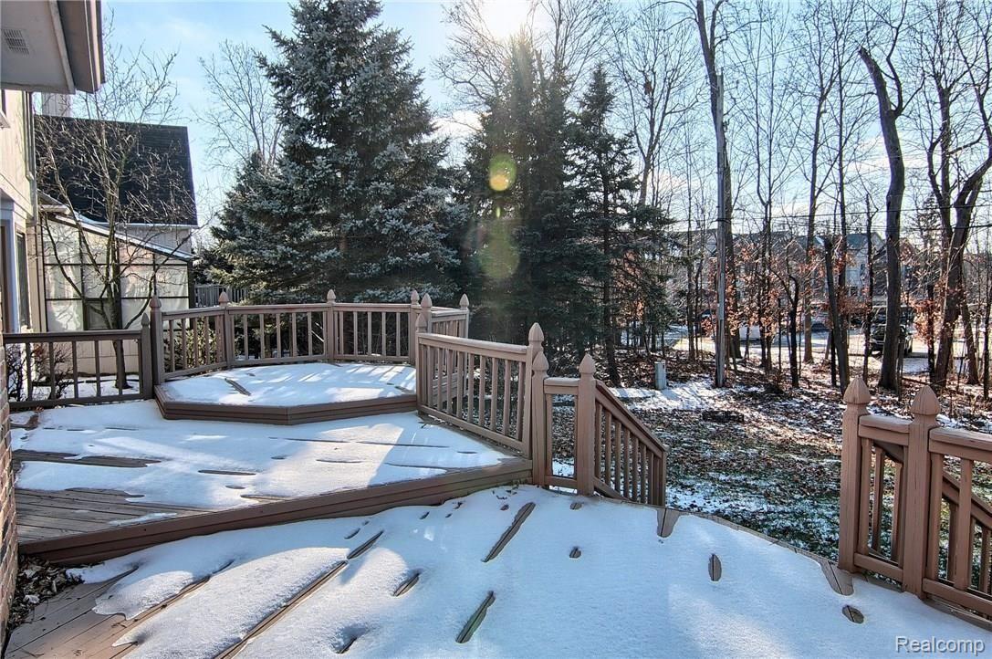 319 Old Ridge Court Rochester, MI 48309 - Photo 14 of 32 Deck.jpg