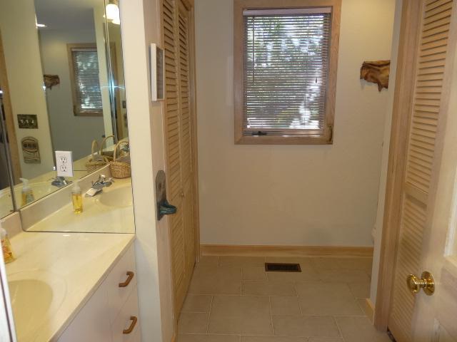 258 Huckins Neck Road Centerville, MA 02601 - Photo 10 of 30 a bathroom with a bathtub