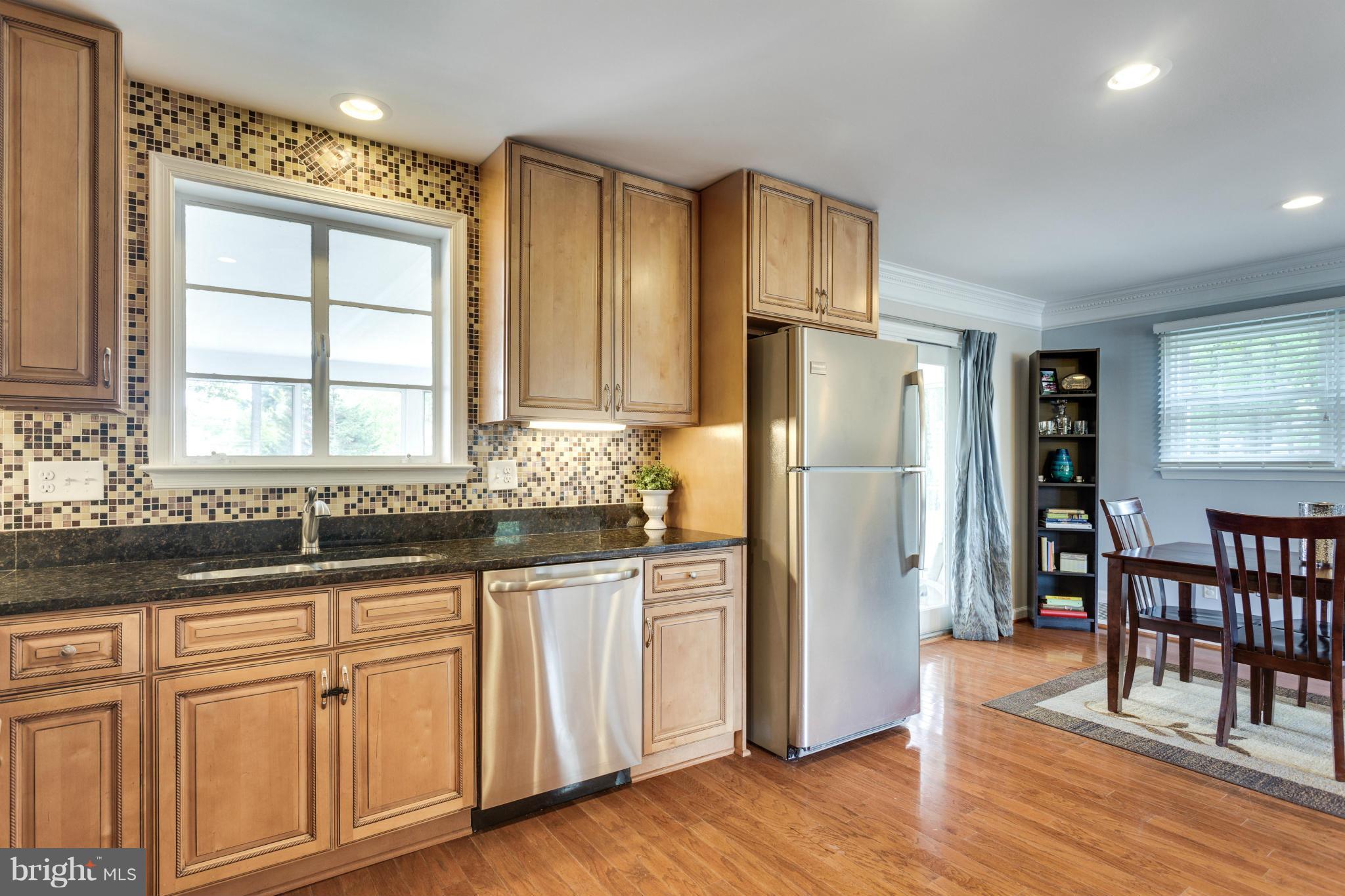 5212 Columbia Road Springfield, VA 22151 - Photo 8 of 30 Kitchen-Custom Glass Mosaic Tile Backsplash