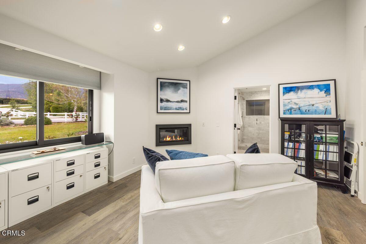 291 Saddle Lane Ojai, CA 93023 - Photo 28 of 47 a living room with furniture and flat screen tv